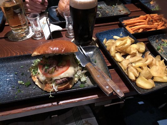 Broderick Irish Pub Elmshorn – Bier, Burger, Live-Musik & Events by null