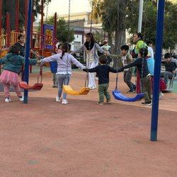Plaza Manuel Rodriguez - Niños jugando y bailando