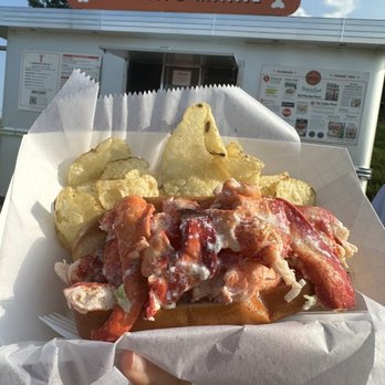 Bite Into Maine - Lobster roll- picnic style - Seafood Near Me - Cape Elizabeth, Maine
