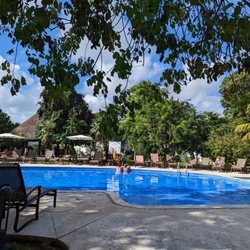 Courtyard by Marriott - Big swimming pool