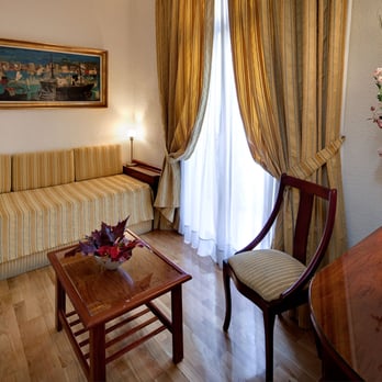Hotel Suizo - habitación triple - Hotels Near Me - Barcelona, B