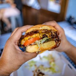 Uncle Johnny's Burgers - Johnny's BBQ Bacon Cheeseburger