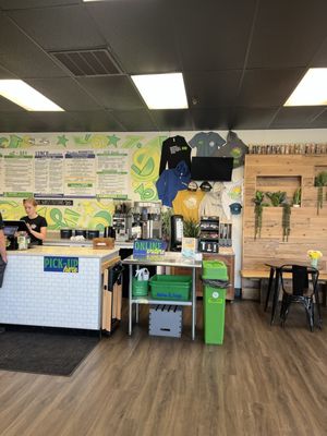 Viv's Kitchen & Juice Bar by null