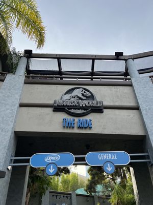 Jurassic World - The Ride by null