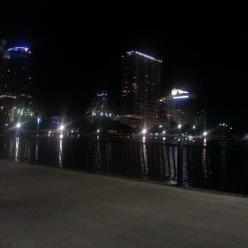 Lake Eola Park - Such a beautiful night to be out in Orlando. - Parks Near Me - Orlando, Florida