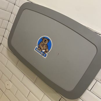 Cafe The Scoop - Changing table for the babes - Cafes Near Me - Long Beach, California