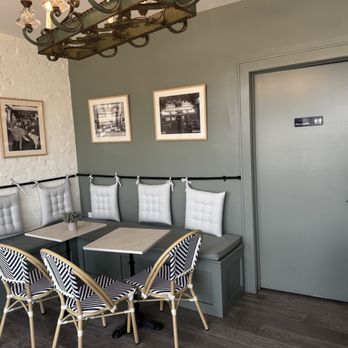 BonJo Coffee Roasters - Back seating area - Coffee Roasteries Near Me - Stamford, Connecticut BonJo Coffee Roasters - Back seating area - Coffee Roasteries Near Me - Stamford, Connecticut