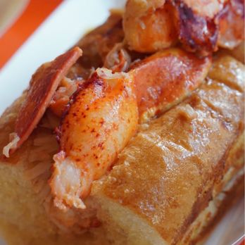 Fat Cheeks Hawaii - Buttered Lobster (3.5oz) Roll. - Sandwiches Near Me - Honolulu, Hawaii