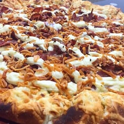 Forneto Pizzaria - Calacheese: mussarela, cream cheese, calabresa e cebola especial(delicia!!!)