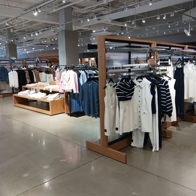 Bloomie's by Bloomingdale's by null