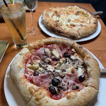 Cibo Wine Bar - Mortadella Pizza - Wine Bars Near Me - Toronto, Ontario Cibo Wine Bar - Mortadella Pizza - Wine Bars Near Me - Toronto, Ontario