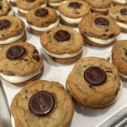 98942 Desserts - Caramel Filled Cookie Sandwiches
