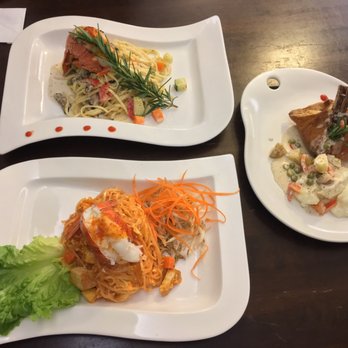 Tiny Pyramid - Lobster pad Thai, poached lobster tail, and lamb Wellington - Cafes Near Me - Honolulu, Hawaii