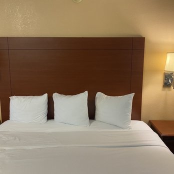 Travelodge by Wyndham Bishop - Decent, clean room - Hotels Near Me - Bishop, California Travelodge by Wyndham Bishop - Decent, clean room - Hotels Near Me - Bishop, California