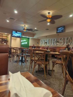 Four Seasons Diner by null