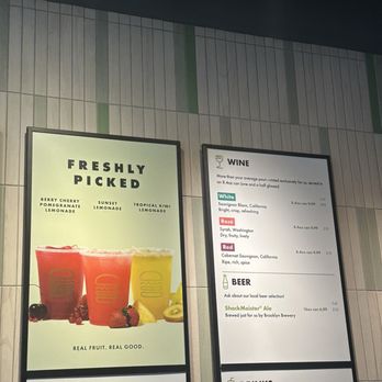 Shake Shack River North - Burgers Near Me - Chicago, Illinois Shake Shack River North - Burgers Near Me - Chicago, Illinois