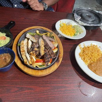 MasFajitas Mexican Restaurant - Combo Fajitas Meal - Mexican Near Me - Round Rock, Texas