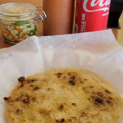 La Bamba sabor latino Pupuseria - Popusa de chicharrón