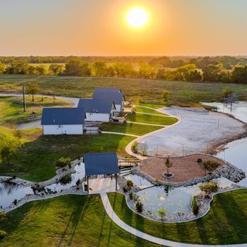 Willis Country Cabins - Resorts Near Me - Point, Texas