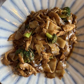 Torsap Thai Kitchen - pad see ew - Thai Near Me - Walnut Creek, California Torsap Thai Kitchen - pad see ew - Thai Near Me - Walnut Creek, California