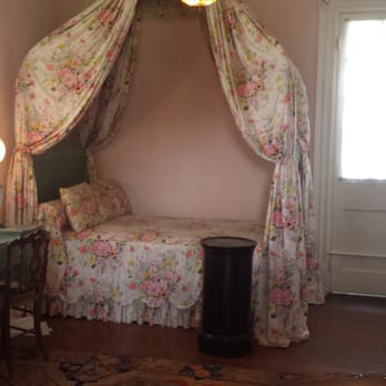 Evergreen Plantation - Bedroom - Landmarks & Historical Buildings Near Me - Edgard, Louisiana