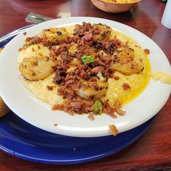 Castaways - Shrimp and Cheesey Grits - Seafood Near Me - Bonifay, Florida