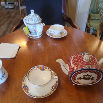 Cafe Giverny - Individual tea pots & cups - Desserts Near Me - Los Angeles, California