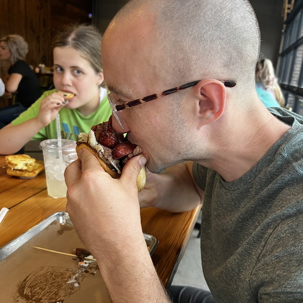 Miller's Smokehouse - How to eat the big'un - Barbeque Near Me - Belton, Texas