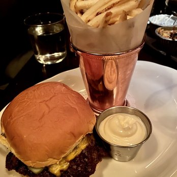 Armitage Alehouse - Wagyu cheeseburger - Pubs Near Me - Chicago, Illinois