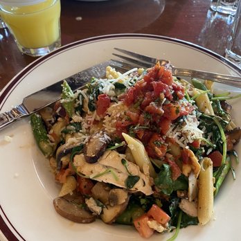Carlyle - Penne Primavera with chicken and andouille sausage. This was a great combination especially when you have a shellfish allergy. - New American Near Me - Arlington, Virginia