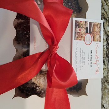 Cannoli by Vita - Wonderful packing - Desserts Near Me