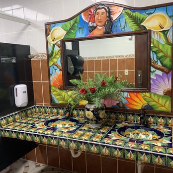 Mi Abuelito - Ladies restroom - Mexican Near Me - Indianapolis, Indiana