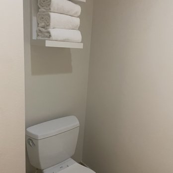 Hampton Inn & Suites Phoenix Glendale-Westgate - Bathroom toilet - Hotels Near Me - Glendale, Arizona Hampton Inn & Suites Phoenix Glendale-Westgate - Bathroom toilet - Hotels Near Me - Glendale, Arizona