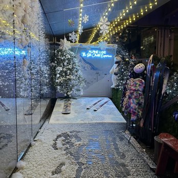 Industry Kitchen - Photo Op with Snow - American Near Me - New York, New York