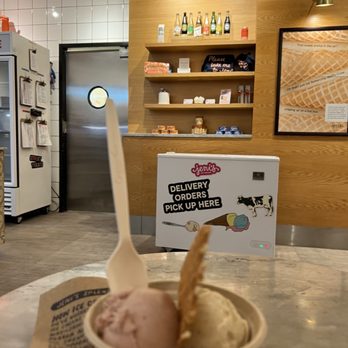 Jeni's Splendid Ice Creams - a bowl of ice cream - Ice Cream & Frozen Yogurt Near Me - Chicago, Illinois