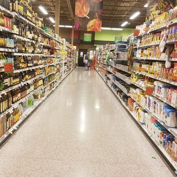Publix - a grocery store aisle full of products - Grocery Near Me - Apollo Beach, Florida