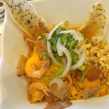 Hoi An Cafe - Mi Quang - yellow rice noodles with shrimp, pork, rice crackers - Vietnamese Near Me - Vancouver, British Columbia