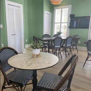 The Southernmost Inn - The breakfast area is big, and gave Golden Girl vibes with the tropical color and furniture. - Bed & Breakfast Near Me - Key West, Florida The Southernmost Inn - The breakfast area is big, and gave Golden Girl vibes with the tropical color and furniture. - Bed & Breakfast Near Me - Key West, Florida