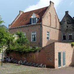 Lerinckhuis - Enter through the door closest to the portal on the right of the photo.