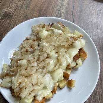 Hershey Pantry - Home fries with cheese and onions - Breakfast & Brunch Near Me - Hershey, Pennsylvania Hershey Pantry - Home fries with cheese and onions - Breakfast & Brunch Near Me - Hershey, Pennsylvania