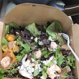 Green salad with grilled shrimp Green salad with grilled shrimp