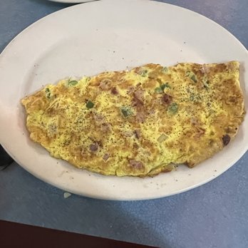 Broadway Diner - Omelette with grits - Diners Near Me - Baltimore, Maryland