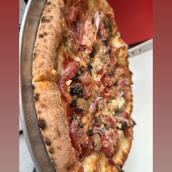 V Pizza - Carnívoro - Pizza Near Me - Orlando, Florida