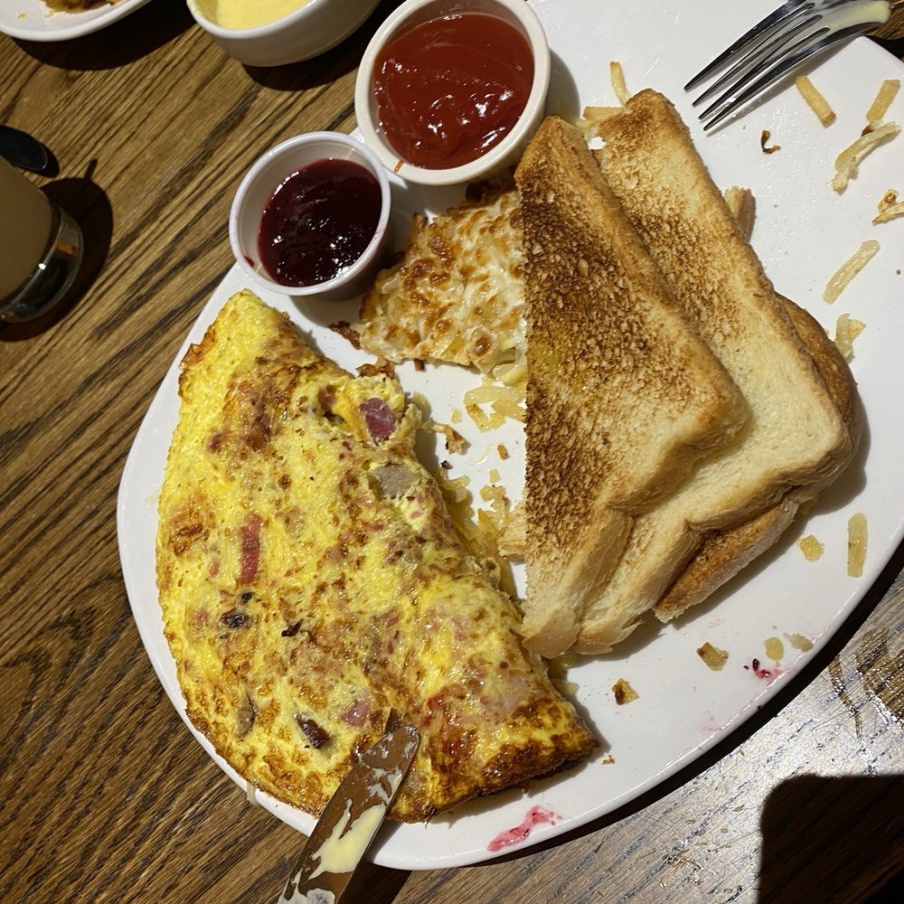 Tom's Watch Bar - Ham cheese omelette *Urban Breakfast Platter* - Sports Bars Near Me - Ridgefield, Washington