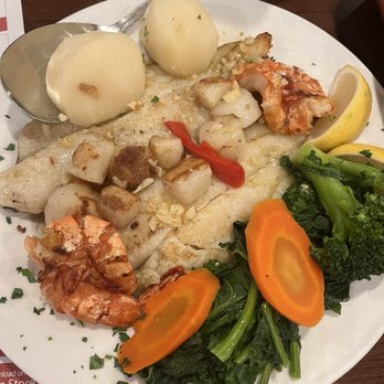 O Pipo Tavern - Grilled Fish platter - Portuguese Near Me - Newark, New Jersey O Pipo Tavern - Grilled Fish platter - Portuguese Near Me - Newark, New Jersey