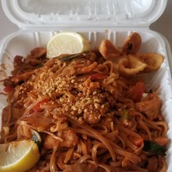Little Holly's Asia Cafe - Chicken Pad Thai