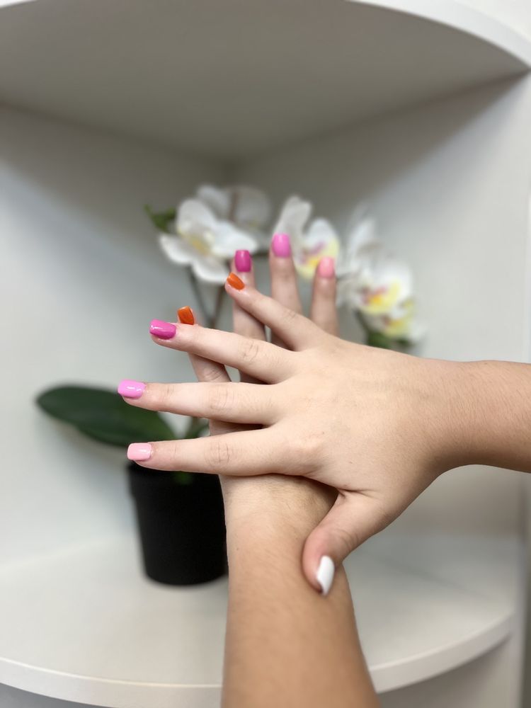 Flashy Nails & Lashes Logo