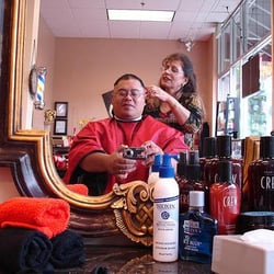 Farzy Cuts - Service with a smile!