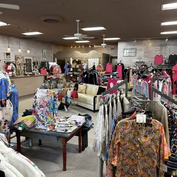 Paparazzi - Main store carries beautiful lines of high end clothing - Women's Clothing Near Me - Greensboro, North Carolina Paparazzi - Main store carries beautiful lines of high end clothing - Women's Clothing Near Me - Greensboro, North Carolina