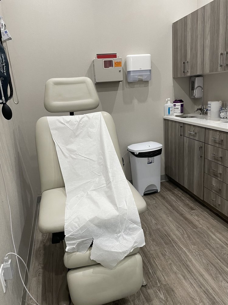 CENTERS URGENT CARE Updated September 2024 10 Reviews 5022 Fort